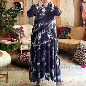 Natural Life Stevie Knit Tie Dyed Maxi Dress Blue White